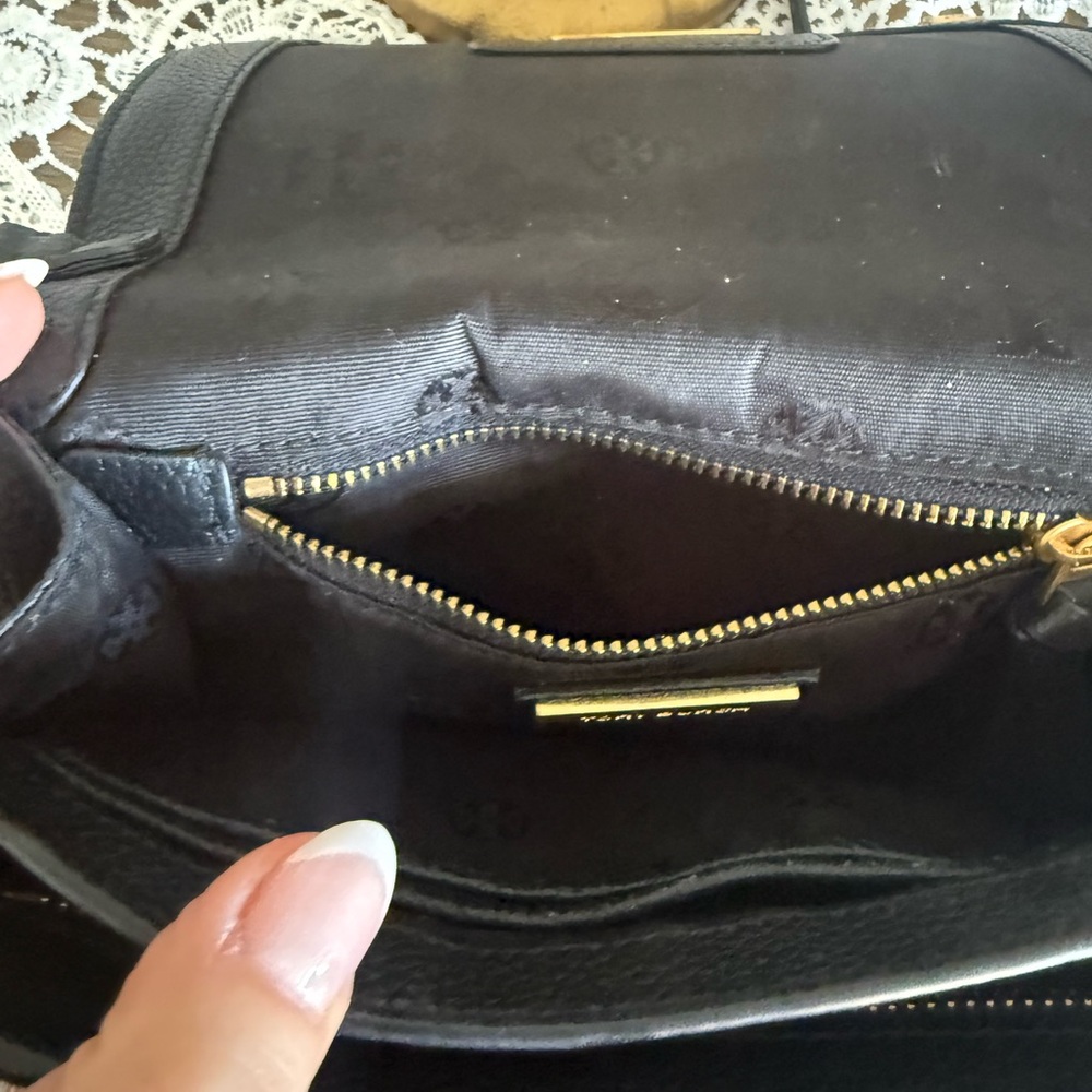 Tory Burch Black Crossbody Bag with Gold Logo - Picture 11 of 16